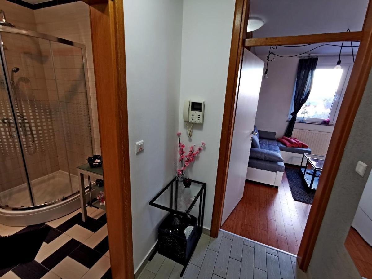 Factory - Self Check In Apartment Osijek Exterior foto